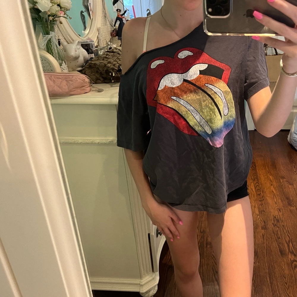 Off the shoulder tee shirt